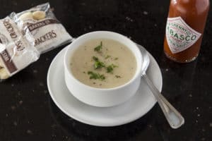 clam chowder with crackers